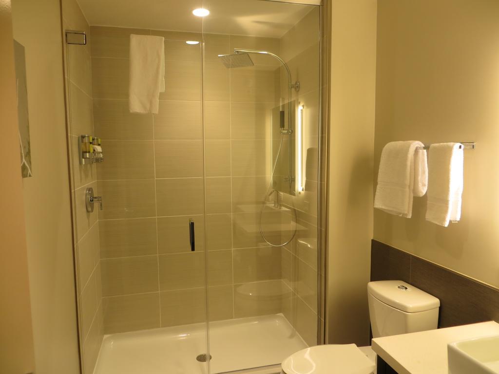 Element Fargo Hotel West Fargo Room photo